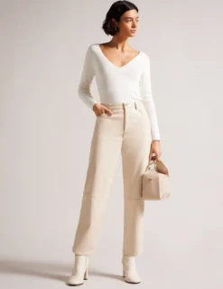 Fitted V-Neck Long Sleeve Knit Top