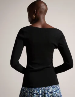 Fitted V-Neck Long Sleeve Knit Top