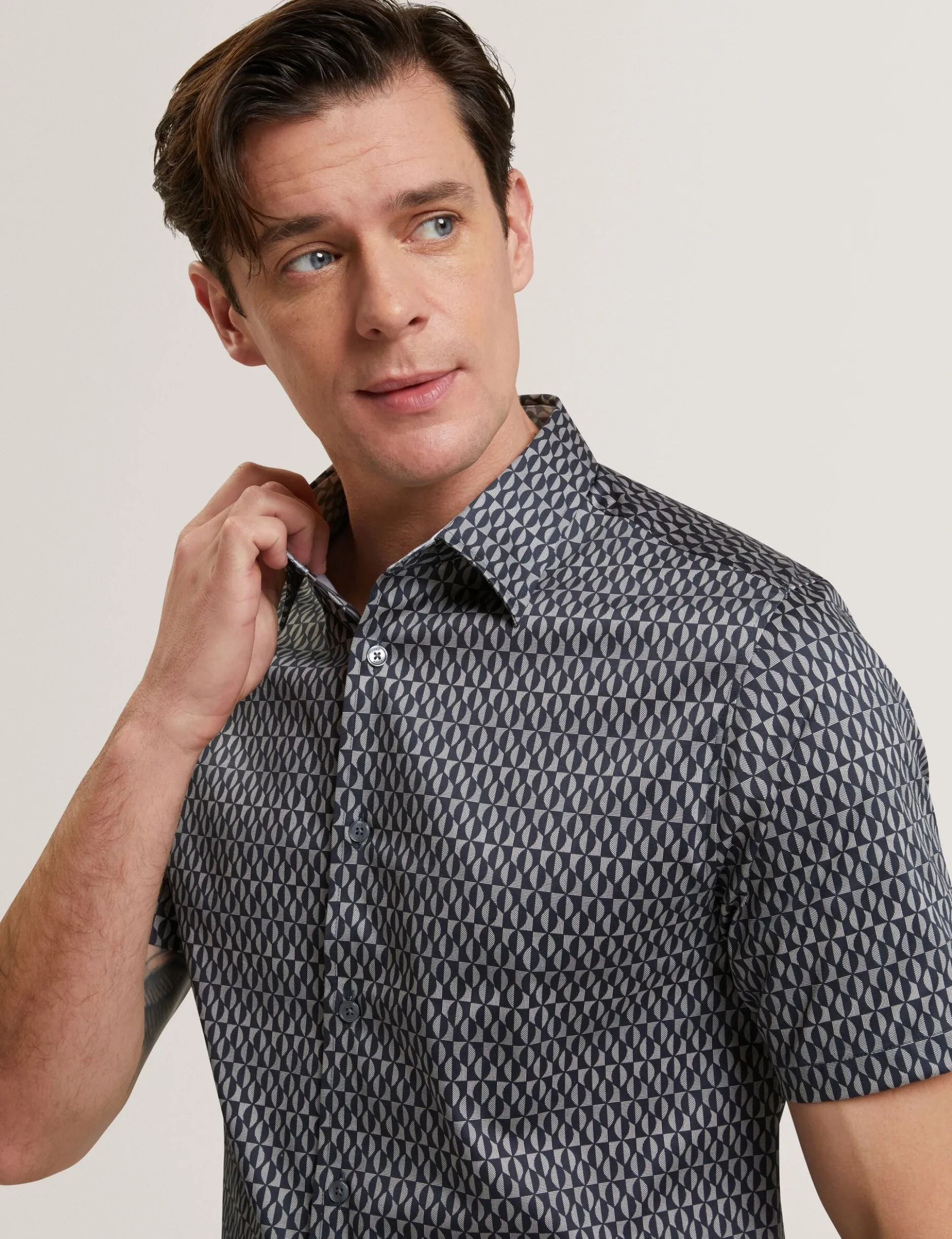 Geometric Leaf Print Short Sleeve Shirt